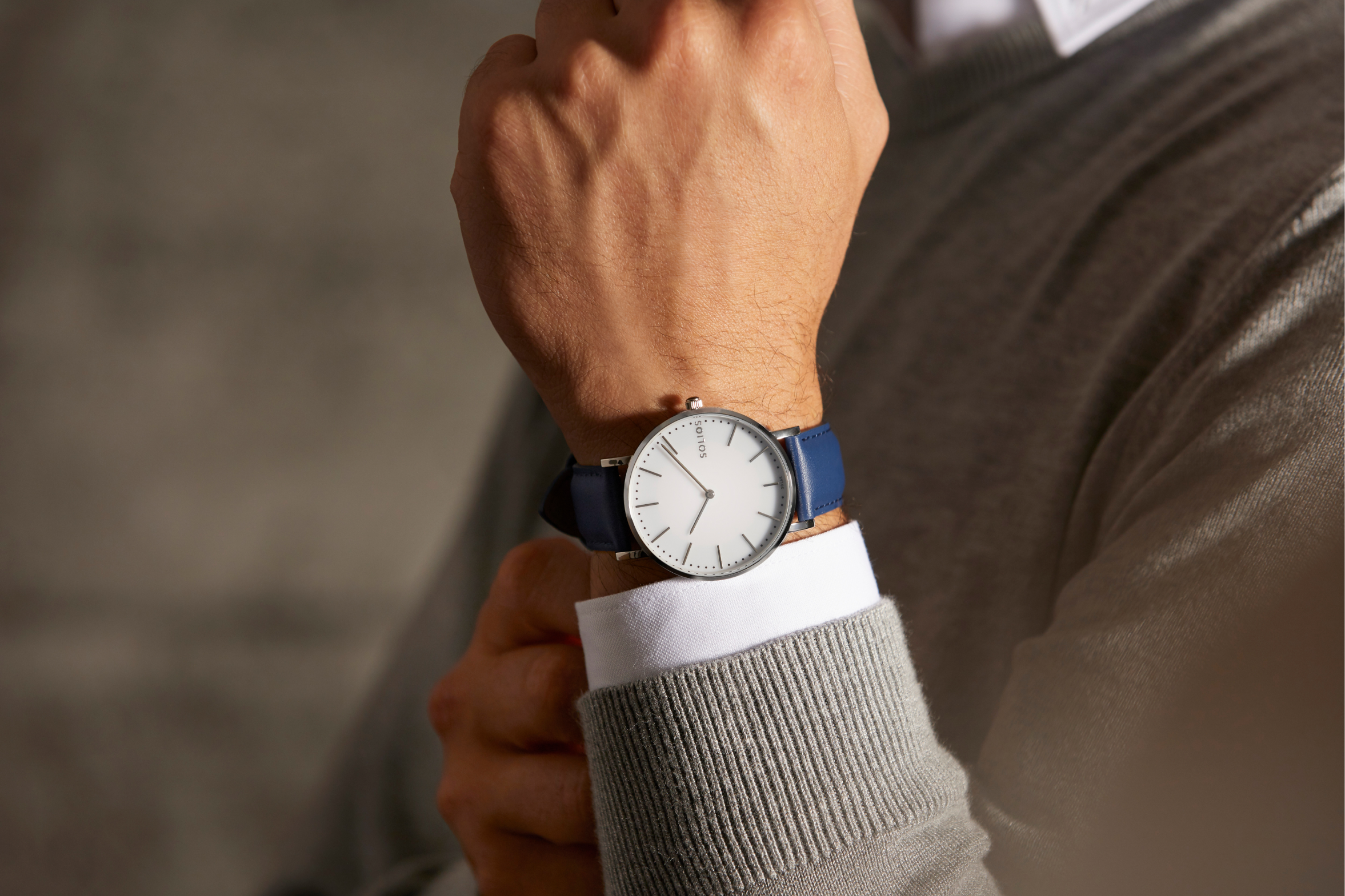how to wear a watch with long sleeves